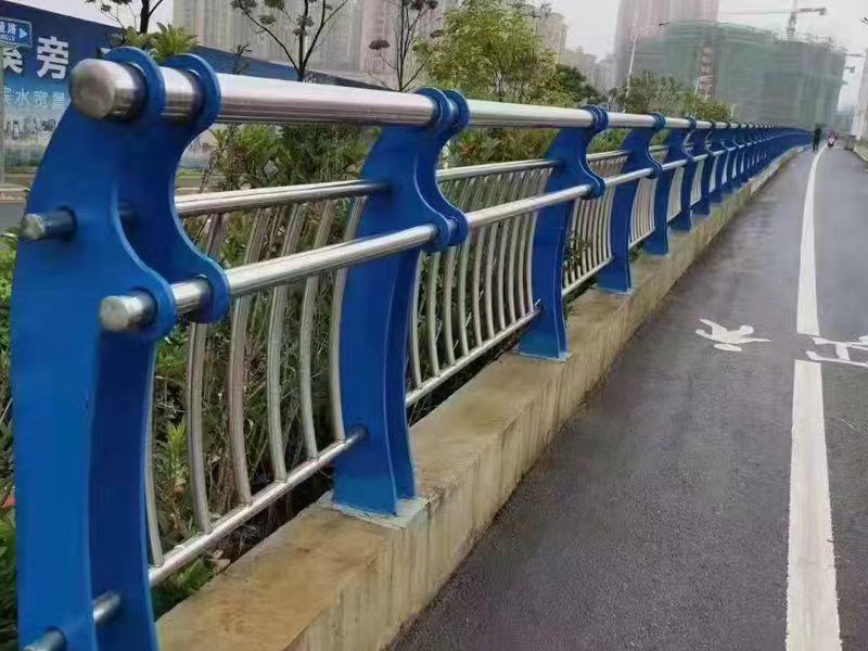 不銹鋼碳素復合管護欄